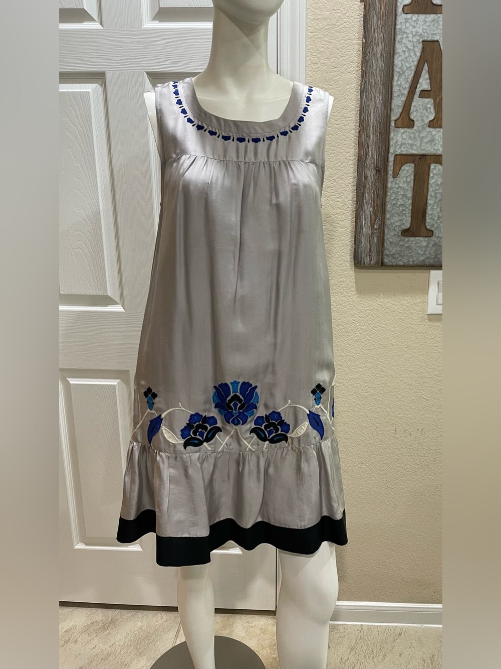 Anthropologie Floreat Gray Salton Sea Shift Blue Embroidered Dress Size 4